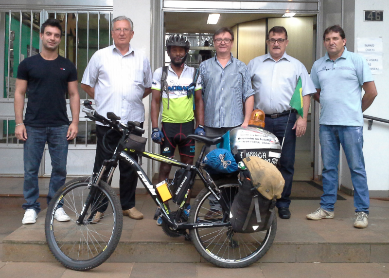 EXECUTIVO RECEBE VISITA DO CICLISTA ‘NEGUINHO DO ASFALTO'